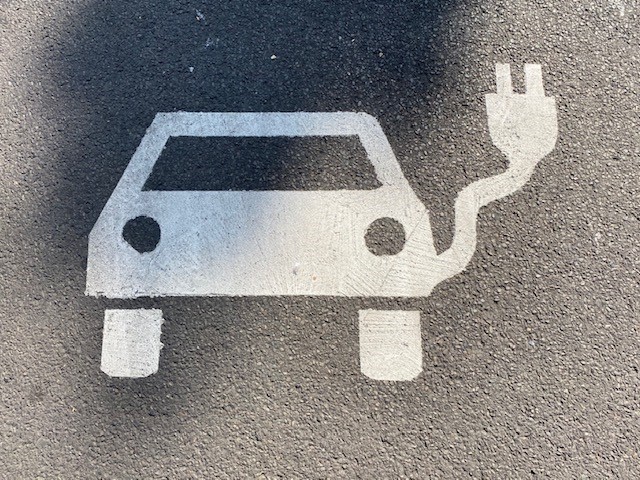 E‑Autos / Plug-in-Hybride: Förderung verlässlich gestalten